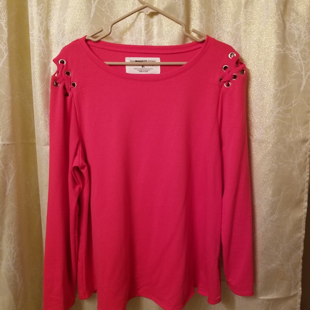 Detailed hot pink top